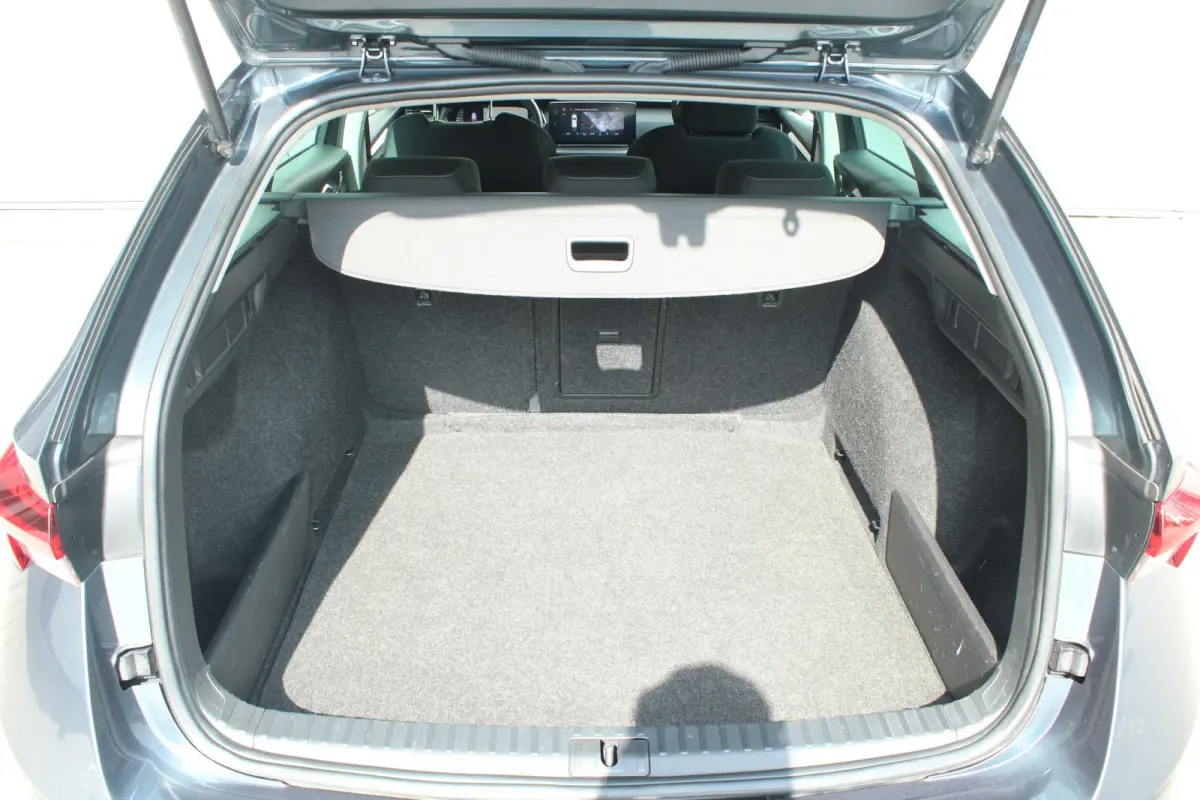 1.0 TSI 110pk Ambition | Cruise Control | Stoelverwarming | All Season Banden | Navigatie | Apple Carplay / Android Auto