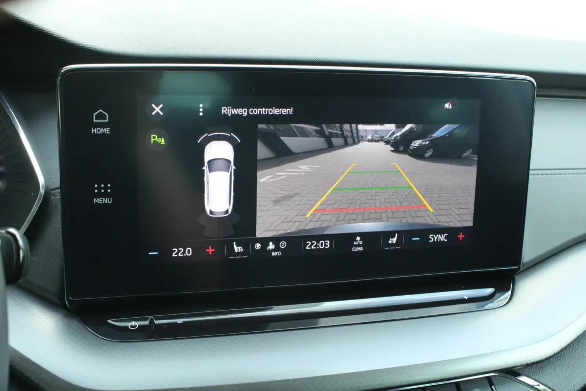 1.0 TSI 110pk Ambition | Cruise Control | Stoelverwarming | All Season Banden | Navigatie | Apple Carplay / Android Auto
