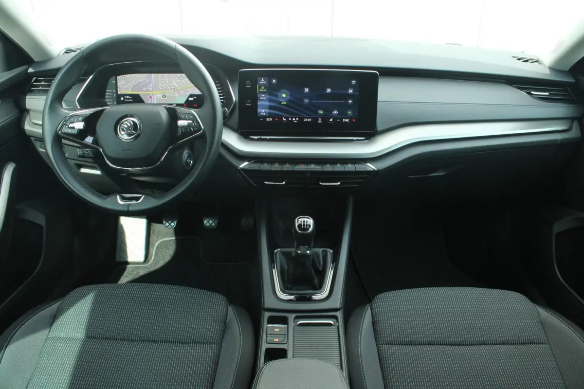1.0 TSI 110pk Ambition | Cruise Control | Stoelverwarming | All Season Banden | Navigatie | Apple Carplay / Android Auto