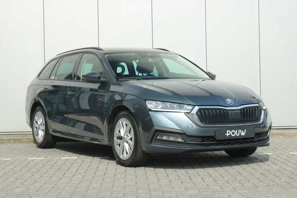 1.0 TSI 110pk Ambition | Cruise Control | Stoelverwarming | All Season Banden | Navigatie | Apple Carplay / Android Auto