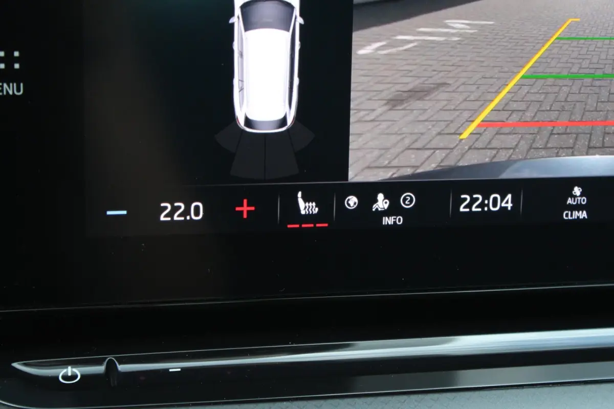 1.0 TSI 110pk Ambition | Cruise Control | Stoelverwarming | All Season Banden | Navigatie | Apple Carplay / Android Auto