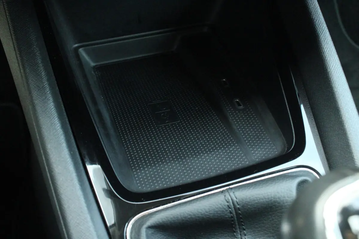 1.0 TSI 110pk Ambition | Cruise Control | Stoelverwarming | All Season Banden | Navigatie | Apple Carplay / Android Auto