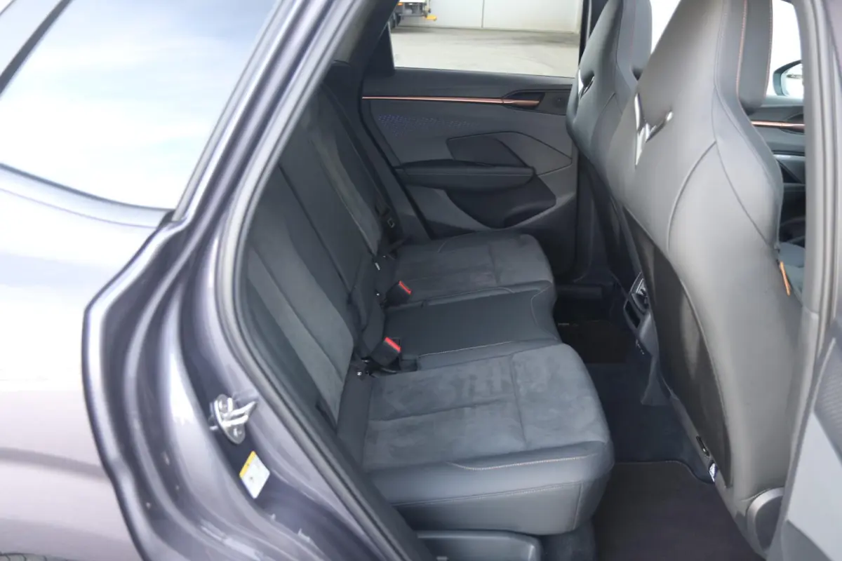 1.5 TSI e-Hybrid 272pk VZ Performance | Trekhaak | Akebono-remsysteem | Panoramadak | Sennheiser | Stoelverwarming