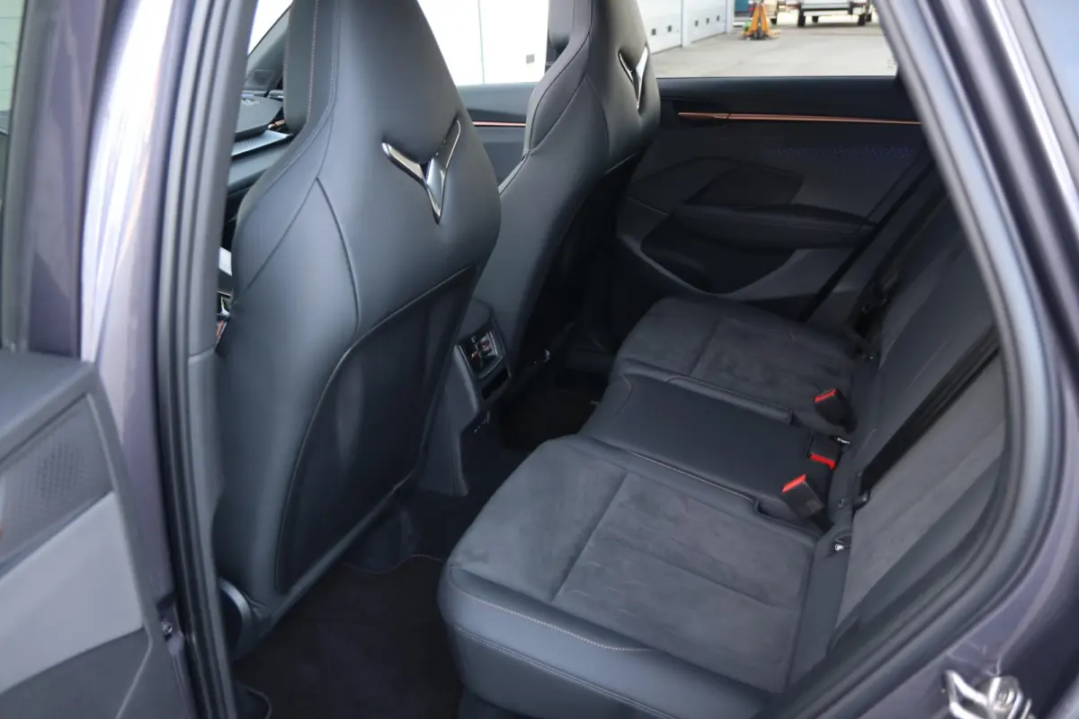 1.5 TSI e-Hybrid 272pk VZ Performance | Trekhaak | Akebono-remsysteem | Panoramadak | Sennheiser | Stoelverwarming