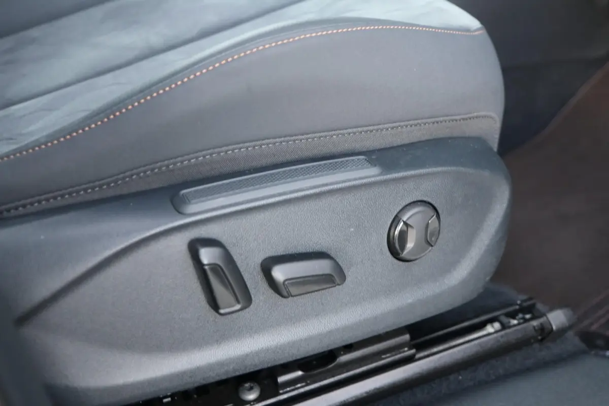 1.5 TSI e-Hybrid 272pk VZ Performance | Trekhaak | Akebono-remsysteem | Panoramadak | Sennheiser | Stoelverwarming