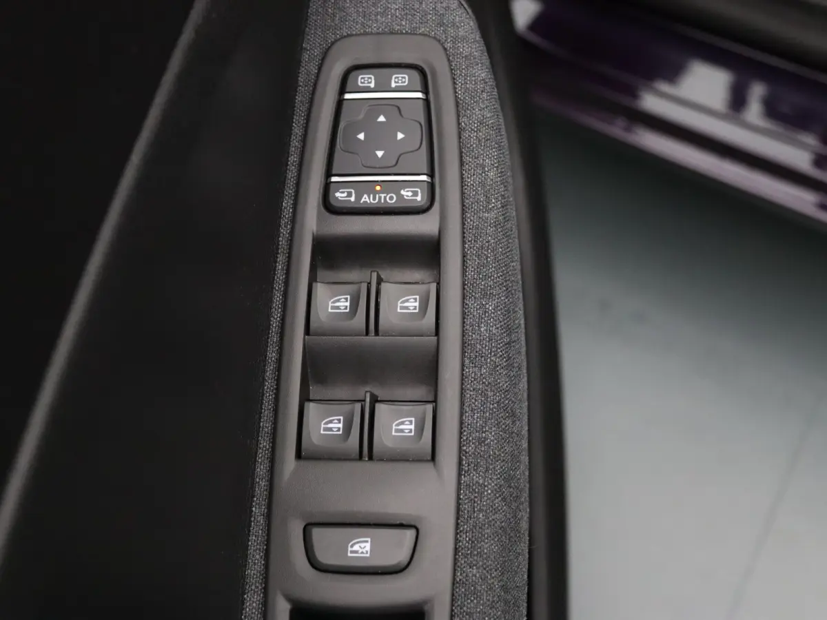 R135 Intens 52 kWh KOOPBATTERIJ Apple Carplay/Android Auto | Climate