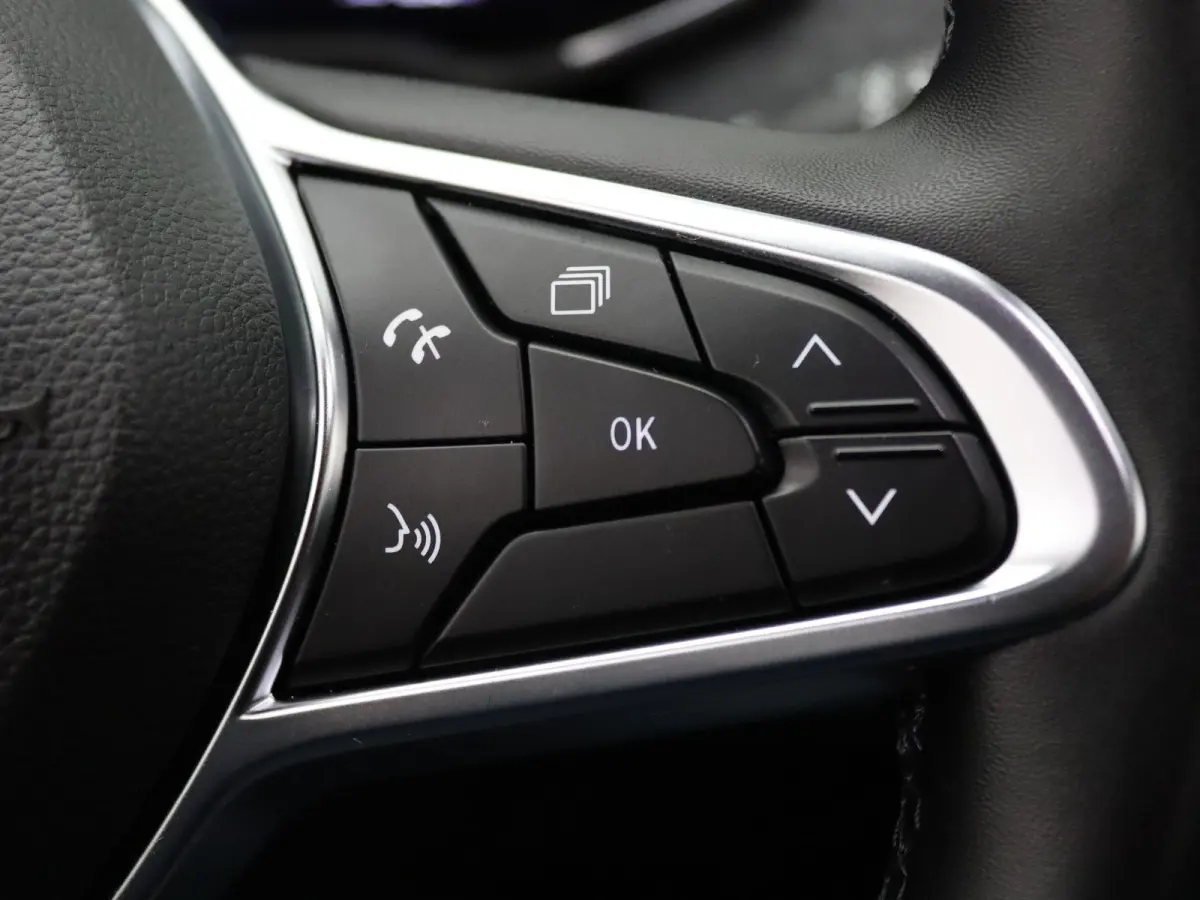 R135 Intens 52 kWh KOOPBATTERIJ Apple Carplay/Android Auto | Climate