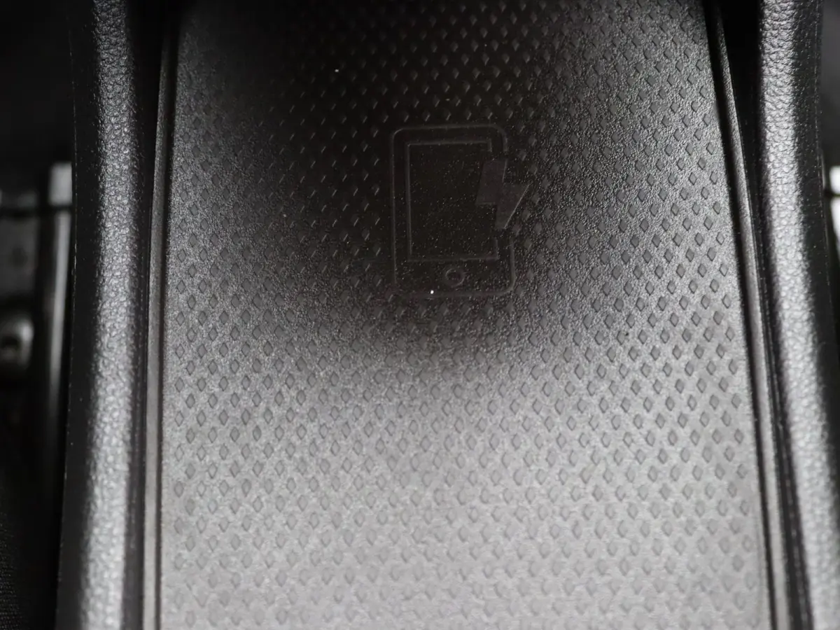 R135 Intens 52 kWh KOOPBATTERIJ Apple Carplay/Android Auto | Climate