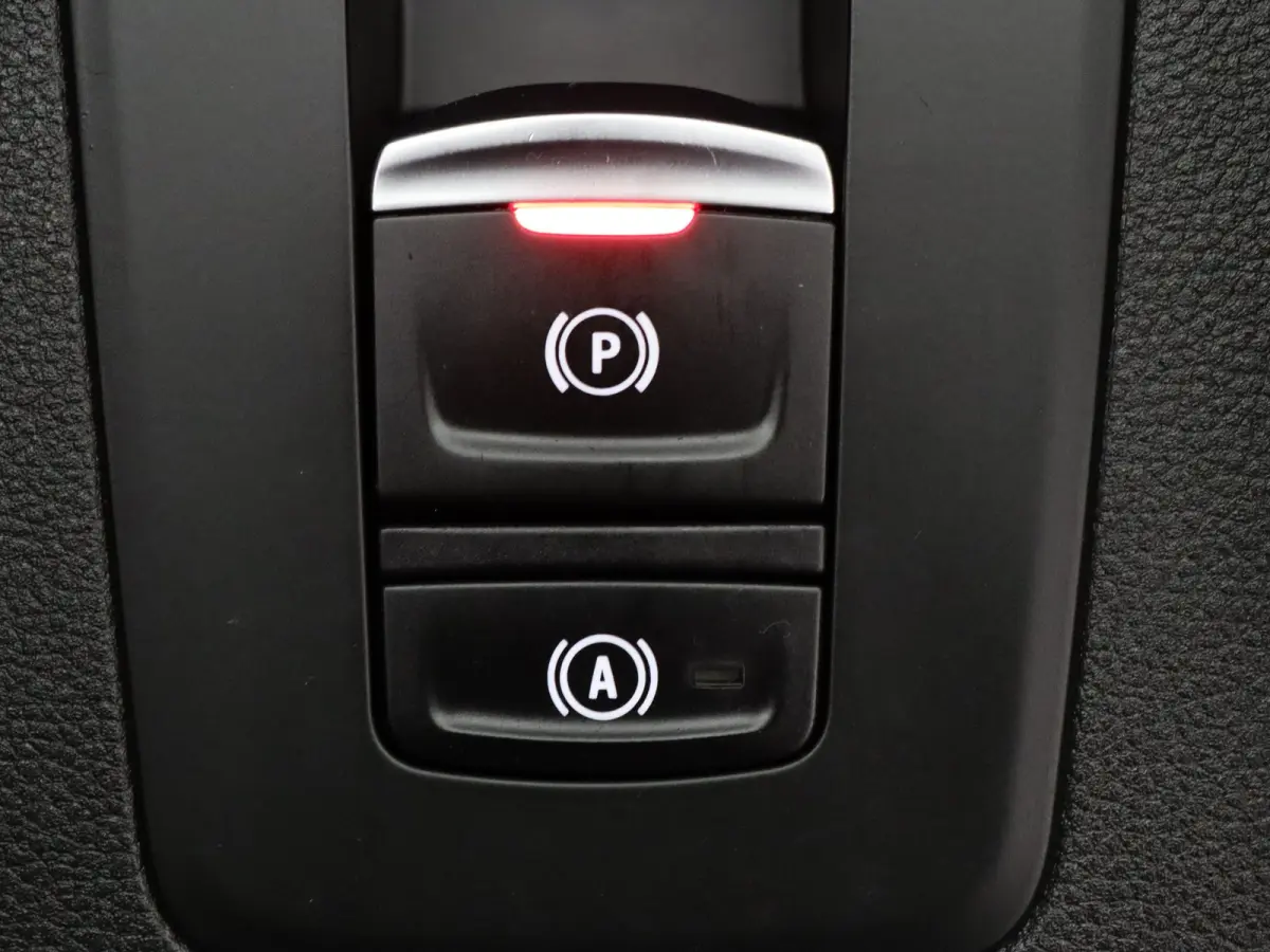 R135 Intens 52 kWh KOOPBATTERIJ Apple Carplay/Android Auto | Climate
