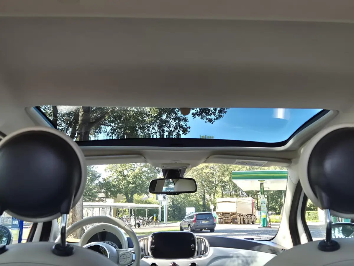 0.9 TwinAir Turbo Lounge | Panoramadak | Navigatie | Climate Control | Navigatie | Parkeersensoren | Licht metalen velgen