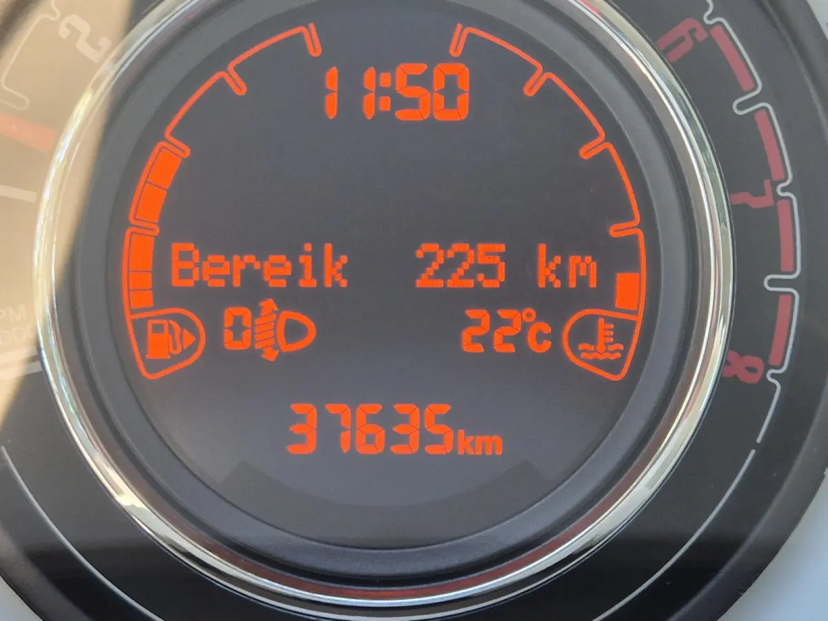 0.9 TwinAir Turbo Lounge | Panoramadak | Navigatie | Climate Control | Navigatie | Parkeersensoren | Licht metalen velgen