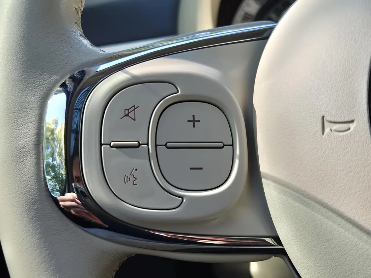0.9 TwinAir Turbo Lounge | Panoramadak | Navigatie | Climate Control | Navigatie | Parkeersensoren | Licht metalen velgen