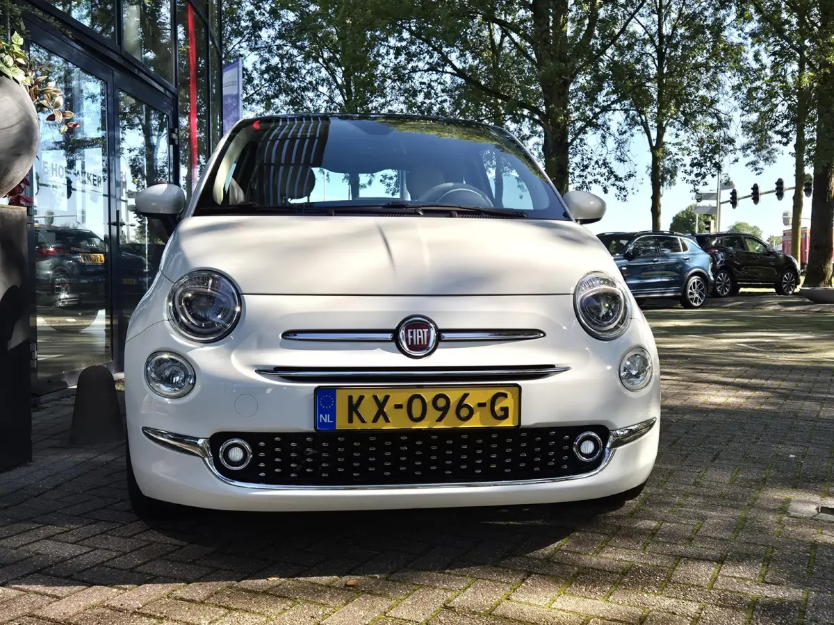 0.9 TwinAir Turbo Lounge | Panoramadak | Navigatie | Climate Control | Navigatie | Parkeersensoren | Licht metalen velgen