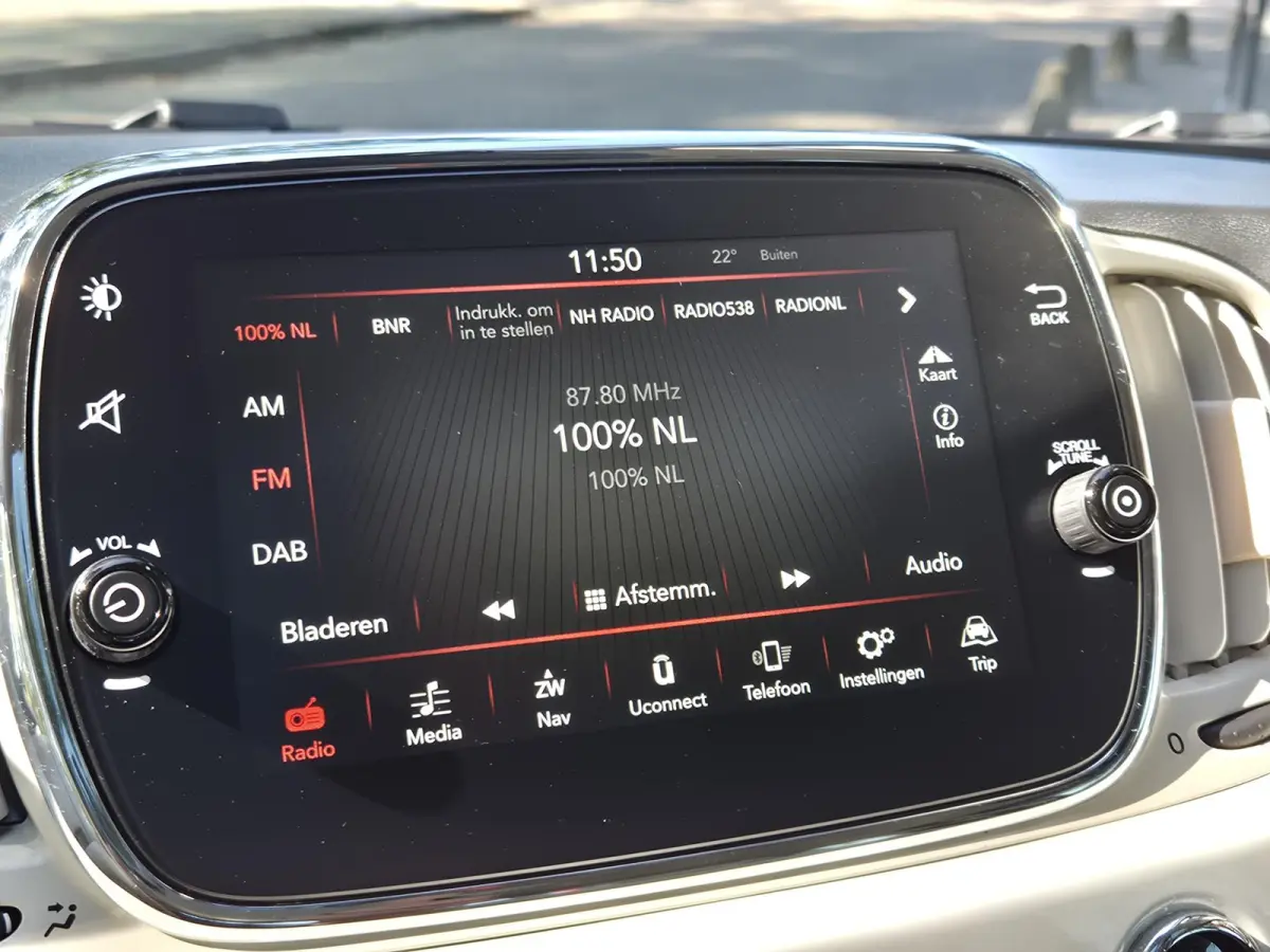 0.9 TwinAir Turbo Lounge | Panoramadak | Navigatie | Climate Control | Navigatie | Parkeersensoren | Licht metalen velgen