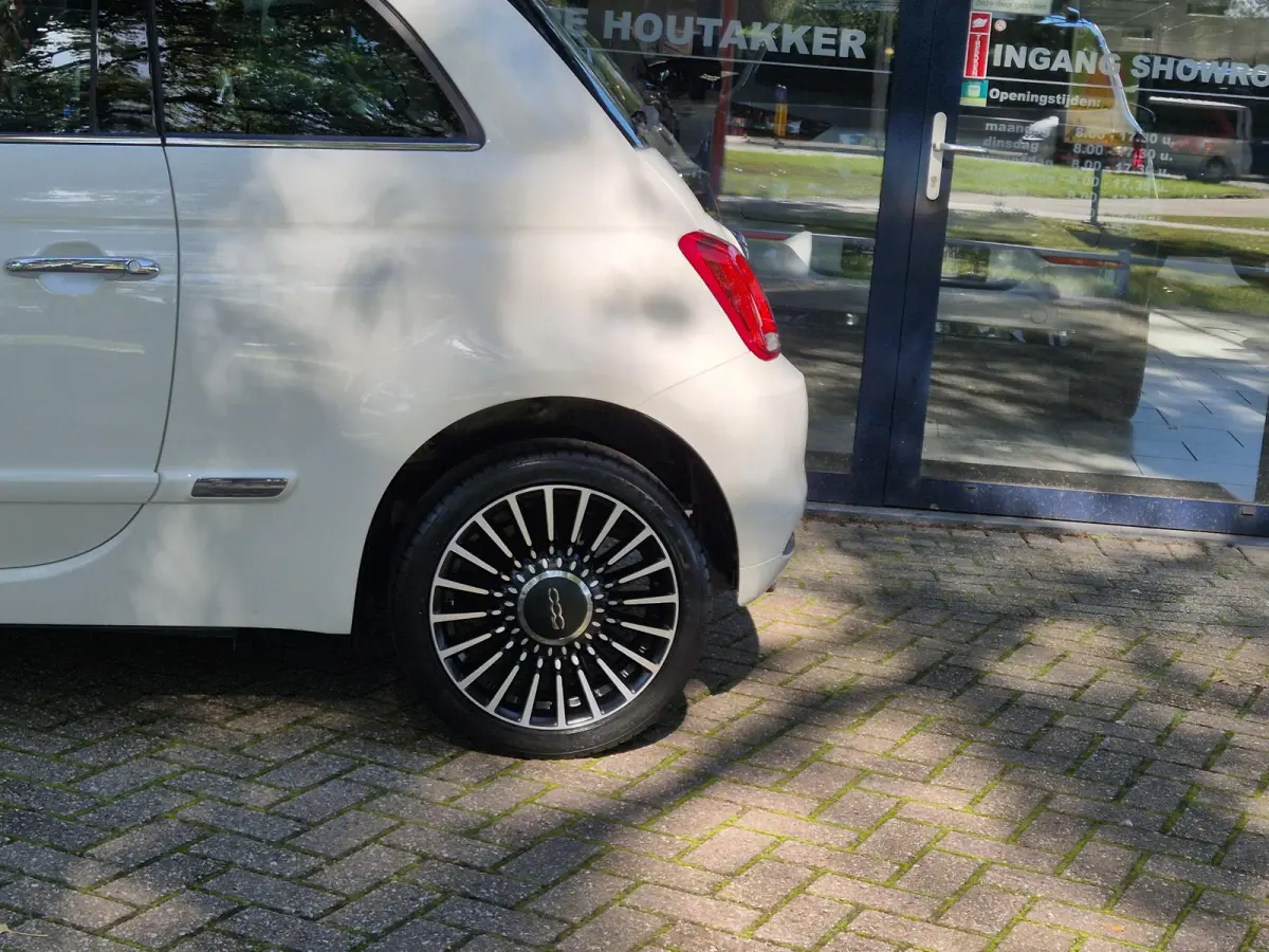 0.9 TwinAir Turbo Lounge | Panoramadak | Navigatie | Climate Control | Navigatie | Parkeersensoren | Licht metalen velgen