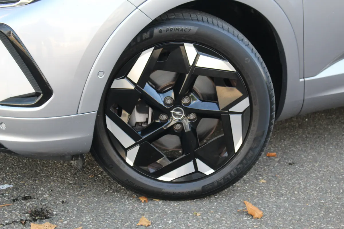 1.6 Turbo Plug-In Hybrid 4x4 GSe | Elek. Achterklep | Adaptive | 360 Cam | Stoel & Stuur Verw. | Keyless | LED | | Elek. Achterklep | Adaptive | 360 Cam | Stoel & Stuur Verw. | Keyless | LED
