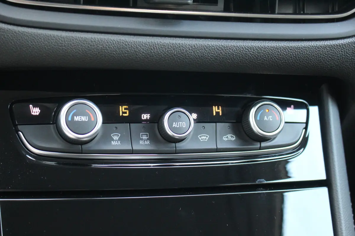 1.6 Turbo Plug-In Hybrid 4x4 GSe | Elek. Achterklep | Adaptive | 360 Cam | Stoel & Stuur Verw. | Keyless | LED | | Elek. Achterklep | Adaptive | 360 Cam | Stoel & Stuur Verw. | Keyless | LED