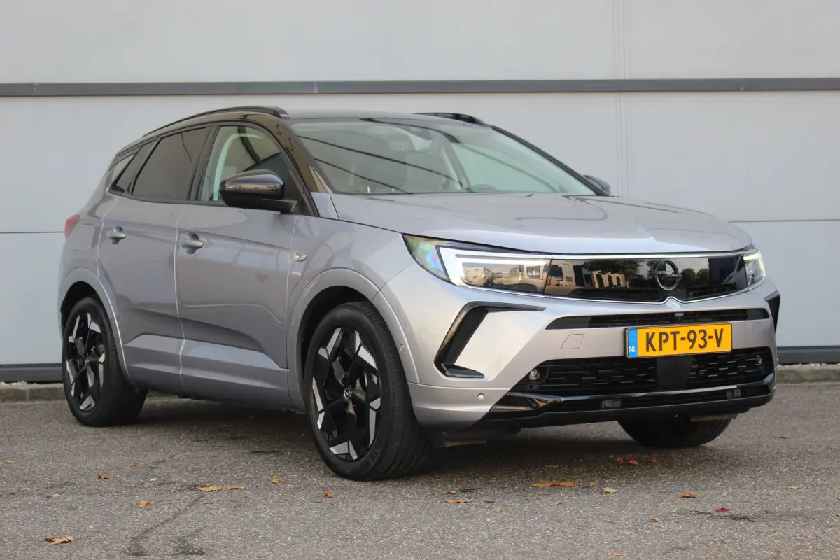 1.6 Turbo Plug-In Hybrid 4x4 GSe | Elek. Achterklep | Adaptive | 360 Cam | Stoel & Stuur Verw. | Keyless | LED | | Elek. Achterklep | Adaptive | 360 Cam | Stoel & Stuur Verw. | Keyless | LED