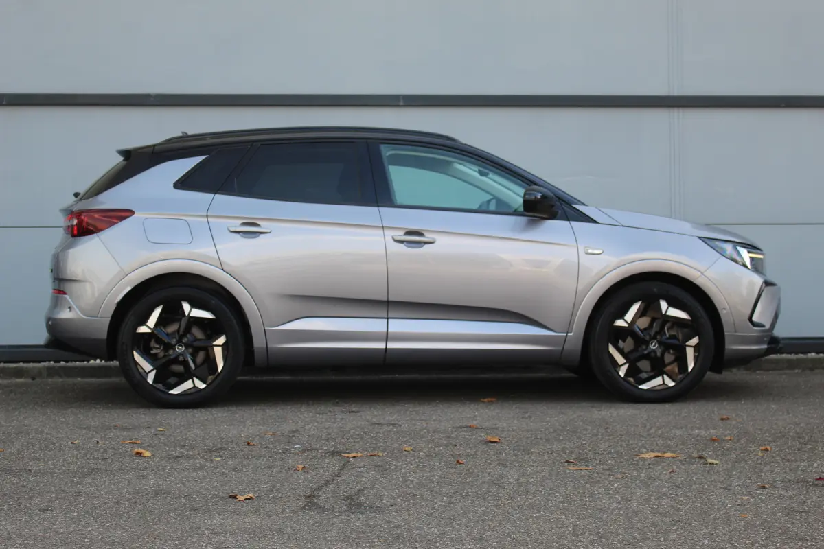 1.6 Turbo Plug-In Hybrid 4x4 GSe | Elek. Achterklep | Adaptive | 360 Cam | Stoel & Stuur Verw. | Keyless | LED | | Elek. Achterklep | Adaptive | 360 Cam | Stoel & Stuur Verw. | Keyless | LED