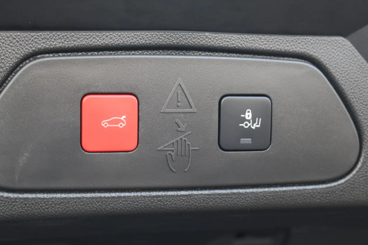 1.6 Turbo Plug-In Hybrid 4x4 GSe | Elek. Achterklep | Adaptive | 360 Cam | Stoel & Stuur Verw. | Keyless | LED | | Elek. Achterklep | Adaptive | 360 Cam | Stoel & Stuur Verw. | Keyless | LED