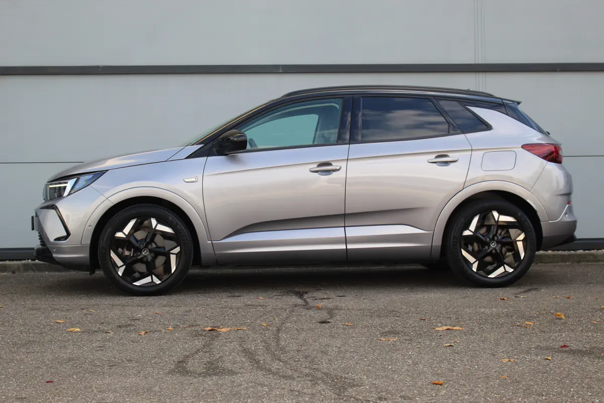 1.6 Turbo Plug-In Hybrid 4x4 GSe | Elek. Achterklep | Adaptive | 360 Cam | Stoel & Stuur Verw. | Keyless | LED | | Elek. Achterklep | Adaptive | 360 Cam | Stoel & Stuur Verw. | Keyless | LED
