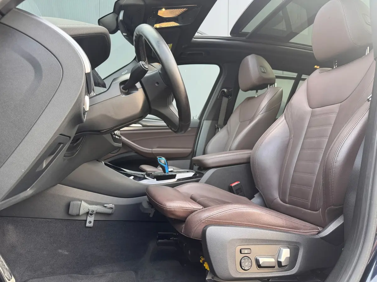 High Executive 80 kWh M-SPORT SOH 93,7% l PANO l TREKHAAK l HUD l H/K l 360 l SFEER l MEMORY l HUD l MATRIX