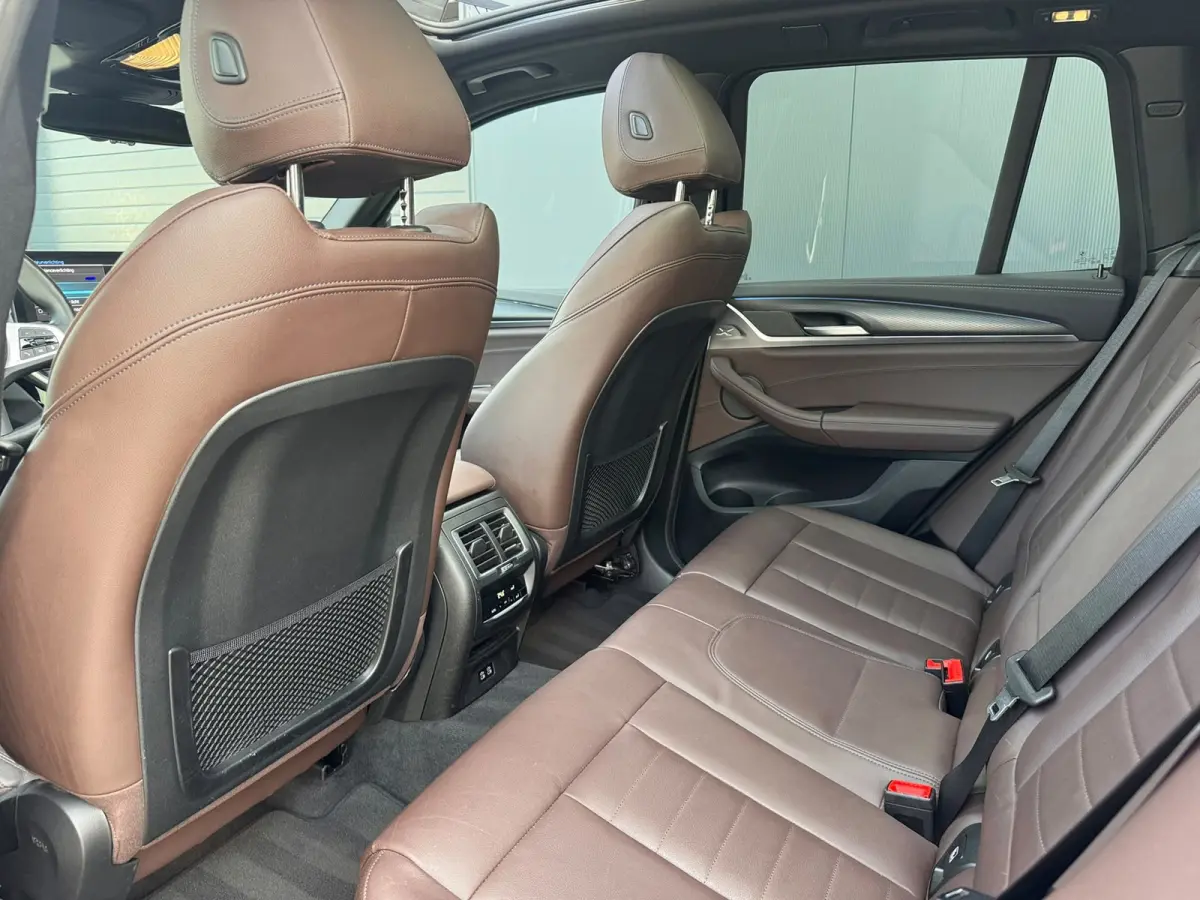 High Executive 80 kWh M-SPORT SOH 93,7% l PANO l TREKHAAK l HUD l H/K l 360 l SFEER l MEMORY l HUD l MATRIX