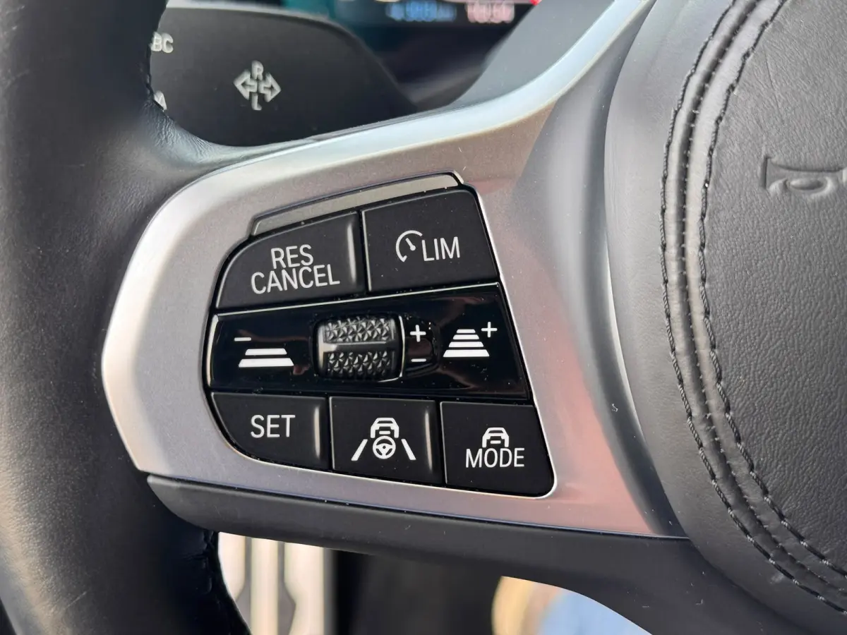 High Executive 80 kWh M-SPORT SOH 93,7% l PANO l TREKHAAK l HUD l H/K l 360 l SFEER l MEMORY l HUD l MATRIX