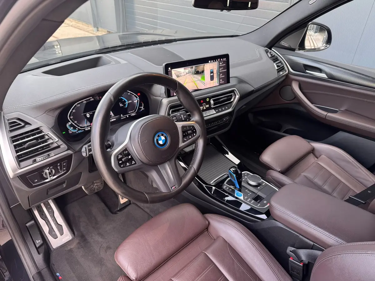 High Executive 80 kWh M-SPORT SOH 93,7% l PANO l TREKHAAK l HUD l H/K l 360 l SFEER l MEMORY l HUD l MATRIX