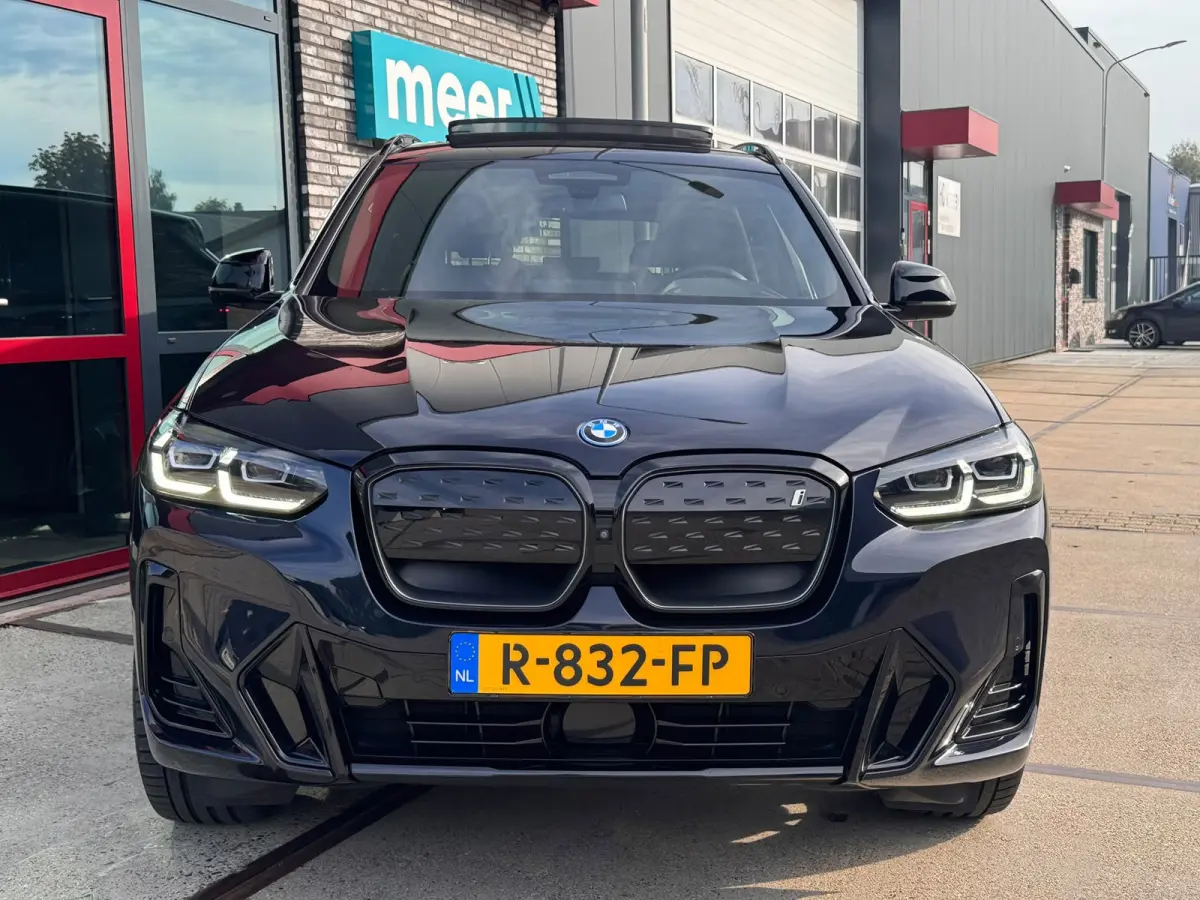 High Executive 80 kWh M-SPORT SOH 93,7% l PANO l TREKHAAK l HUD l H/K l 360 l SFEER l MEMORY l HUD l MATRIX