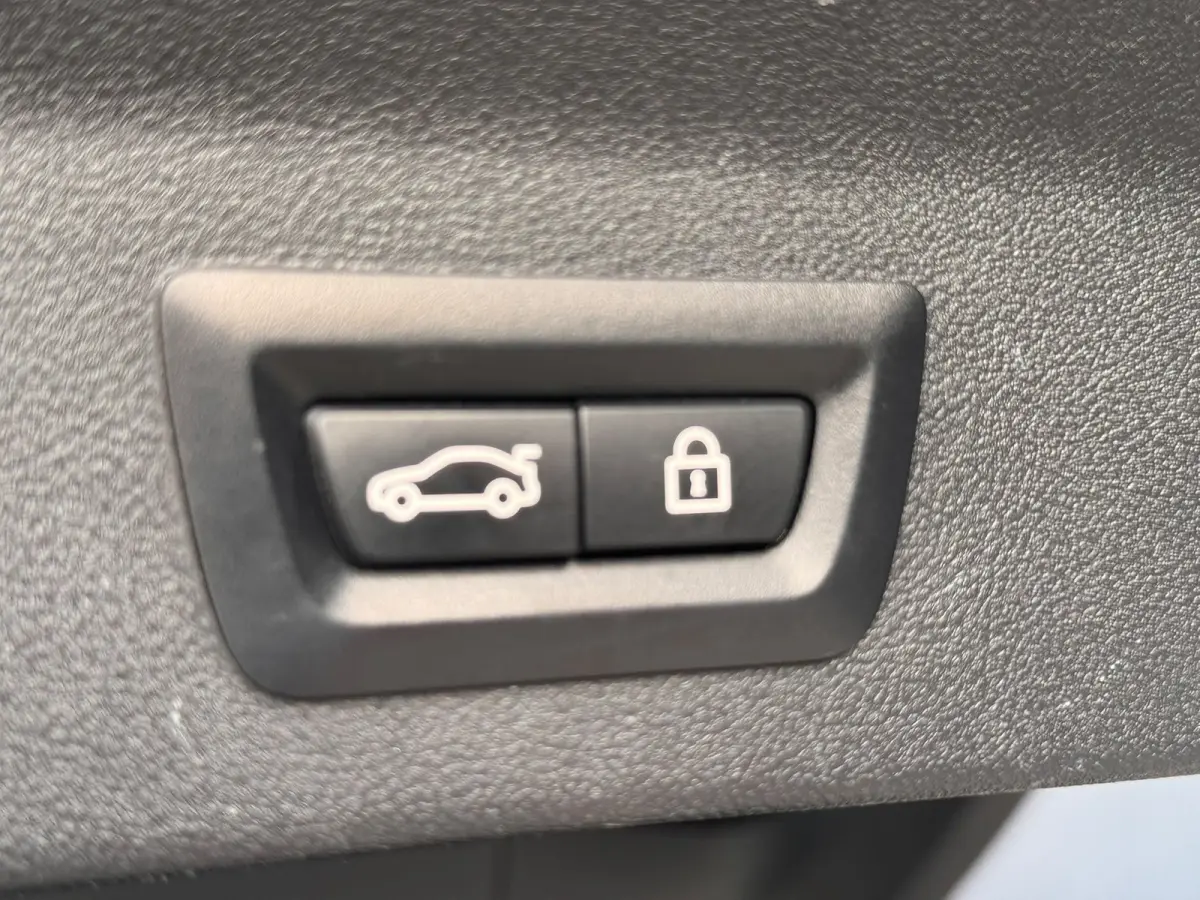 High Executive 80 kWh M-SPORT SOH 93,7% l PANO l TREKHAAK l HUD l H/K l 360 l SFEER l MEMORY l HUD l MATRIX