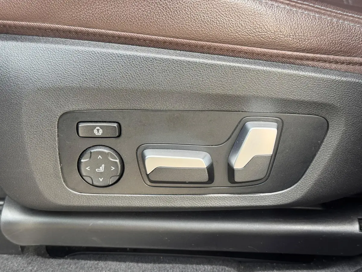 High Executive 80 kWh M-SPORT SOH 93,7% l PANO l TREKHAAK l HUD l H/K l 360 l SFEER l MEMORY l HUD l MATRIX