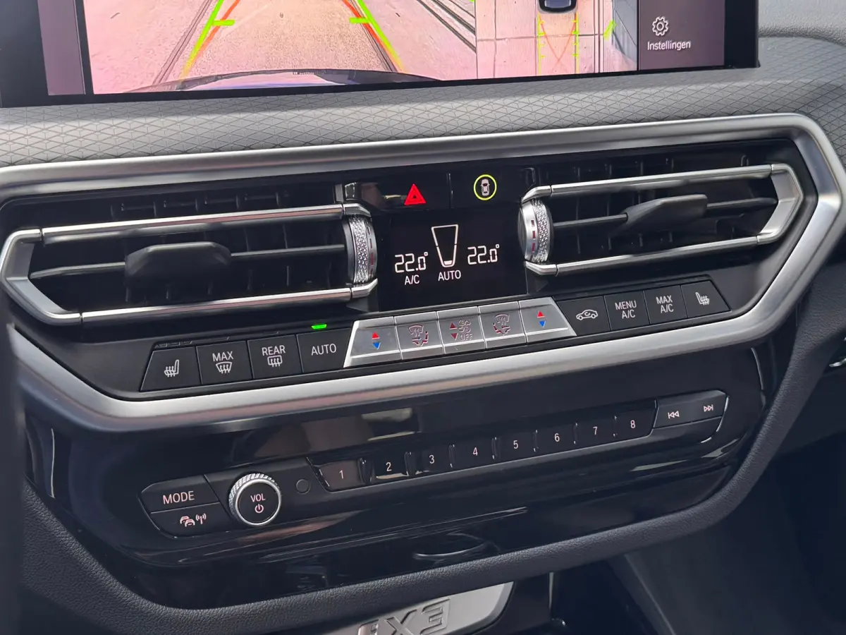 High Executive 80 kWh M-SPORT SOH 93,7% l PANO l TREKHAAK l HUD l H/K l 360 l SFEER l MEMORY l HUD l MATRIX