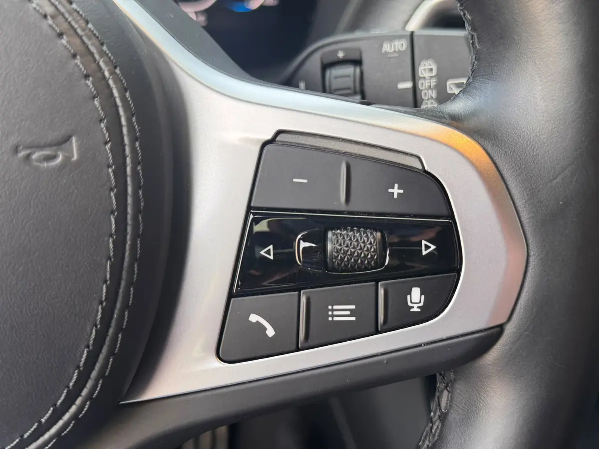 High Executive 80 kWh M-SPORT SOH 93,7% l PANO l TREKHAAK l HUD l H/K l 360 l SFEER l MEMORY l HUD l MATRIX