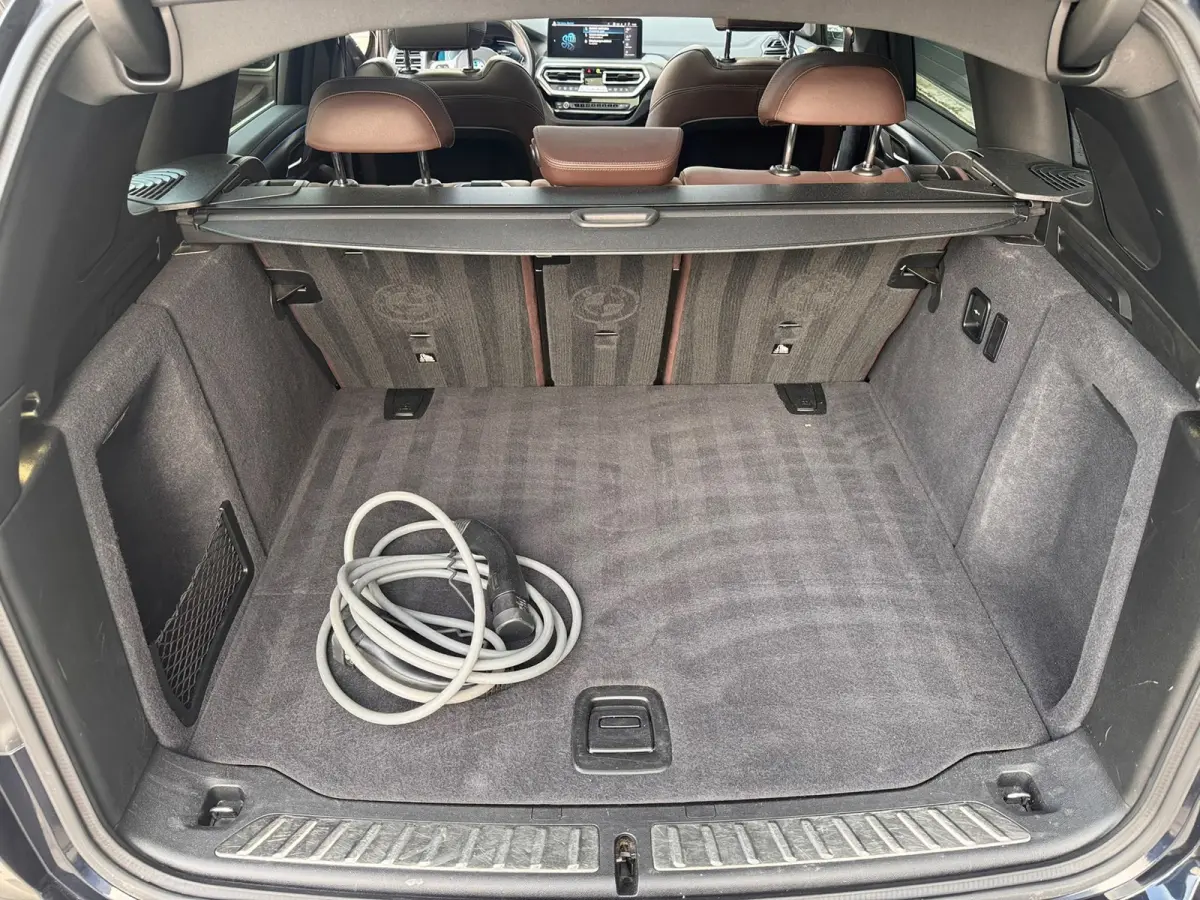 High Executive 80 kWh M-SPORT SOH 93,7% l PANO l TREKHAAK l HUD l H/K l 360 l SFEER l MEMORY l HUD l MATRIX