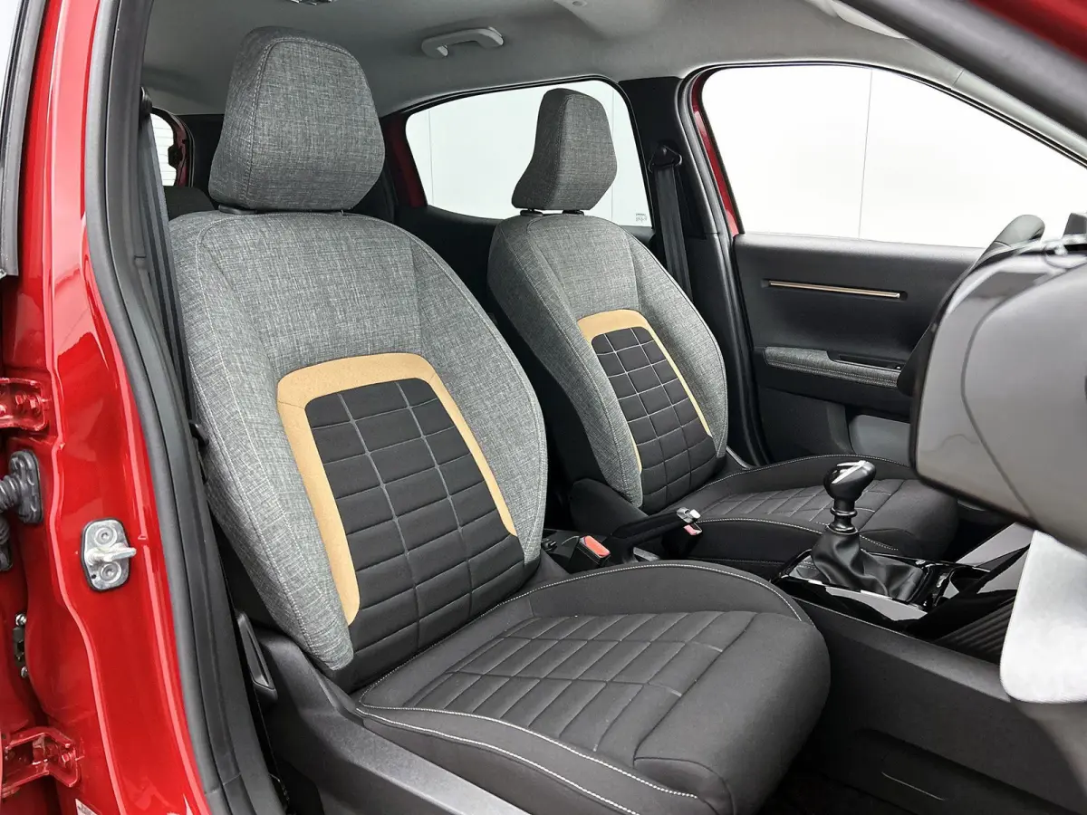 1.2 Turbo 100pk Plus | Achteruitrijcamera | Parkeersensoren voor + achter | Automatische airco | Apple Carplay / Android Auto | LED koplampen