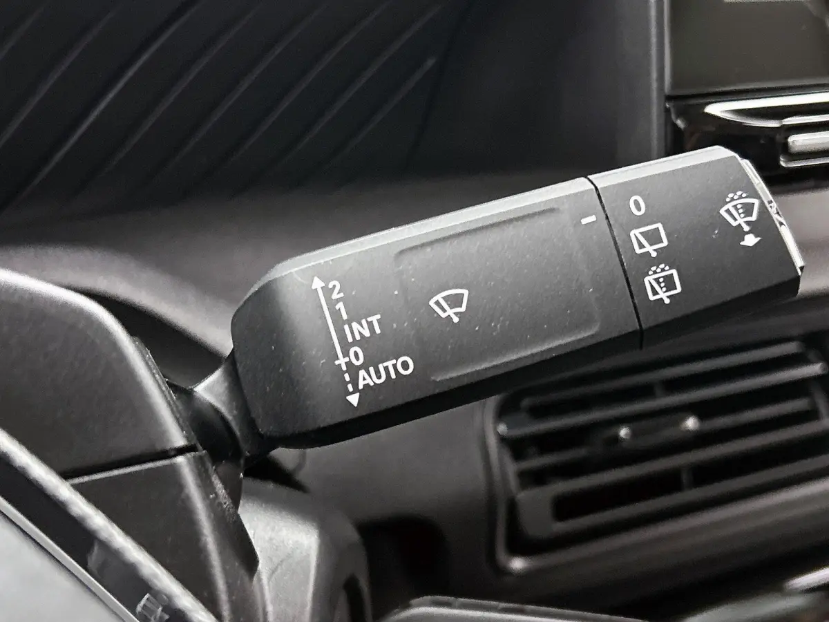 1.2 Turbo 100pk Plus | Achteruitrijcamera | Parkeersensoren voor + achter | Automatische airco | Apple Carplay / Android Auto | LED koplampen