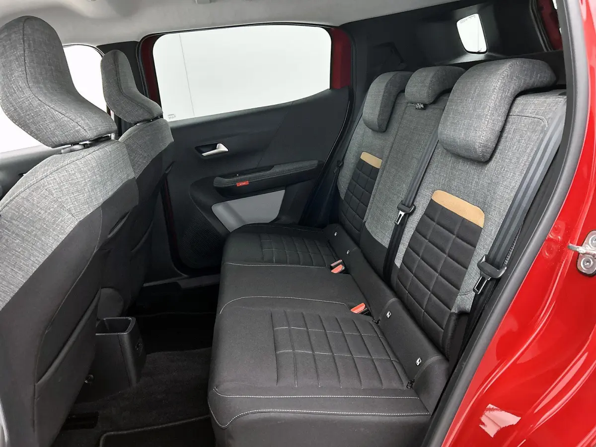 1.2 Turbo 100pk Plus | Achteruitrijcamera | Parkeersensoren voor + achter | Automatische airco | Apple Carplay / Android Auto | LED koplampen