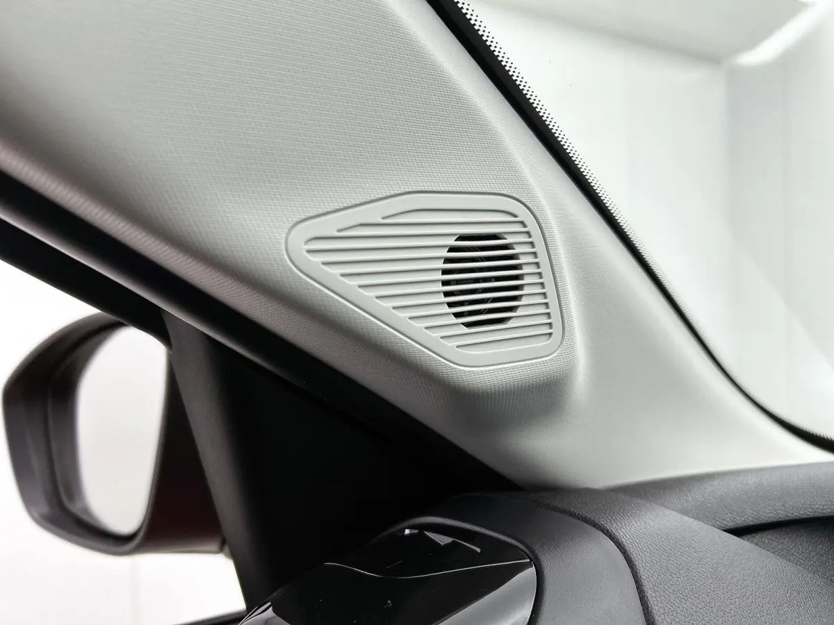 1.2 Turbo 100pk Plus | Achteruitrijcamera | Parkeersensoren voor + achter | Automatische airco | Apple Carplay / Android Auto | LED koplampen