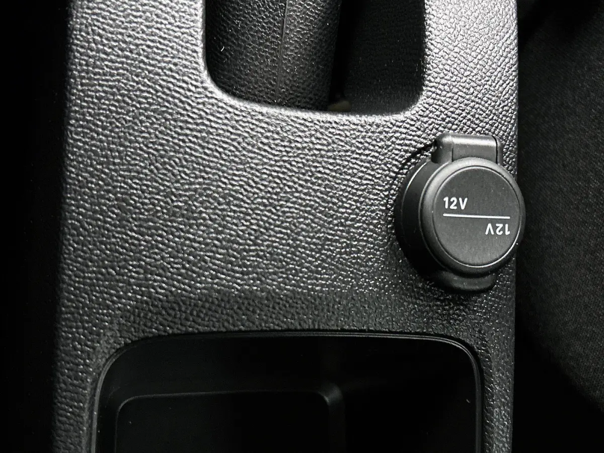 1.2 Turbo 100pk Plus | Achteruitrijcamera | Parkeersensoren voor + achter | Automatische airco | Apple Carplay / Android Auto | LED koplampen