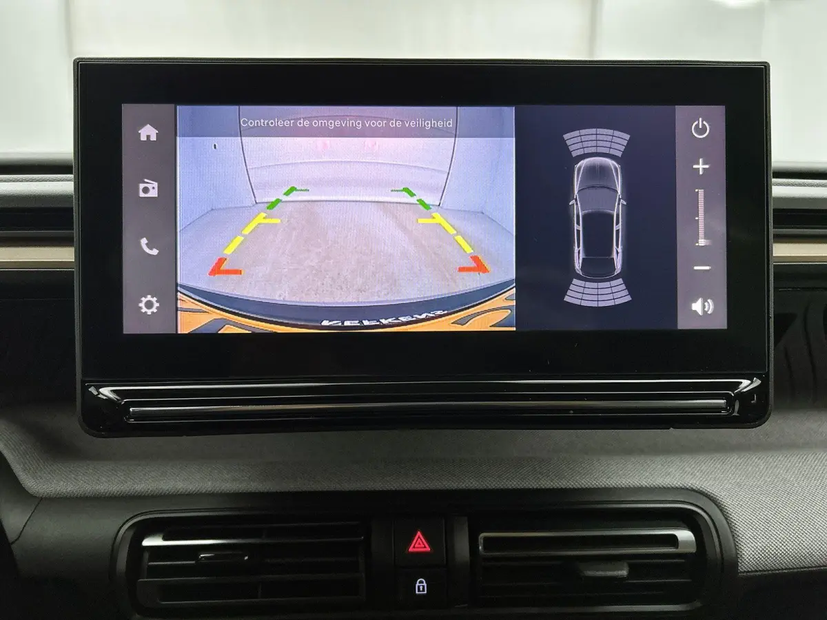 1.2 Turbo 100pk Plus | Achteruitrijcamera | Parkeersensoren voor + achter | Automatische airco | Apple Carplay / Android Auto | LED koplampen