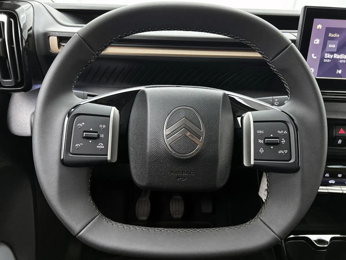 1.2 Turbo 100pk Plus | Achteruitrijcamera | Parkeersensoren voor + achter | Automatische airco | Apple Carplay / Android Auto | LED koplampen