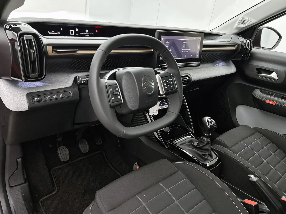1.2 Turbo 100pk Plus | Achteruitrijcamera | Parkeersensoren voor + achter | Automatische airco | Apple Carplay / Android Auto | LED koplampen