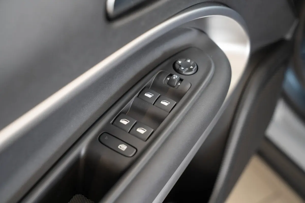1.2 e-Hybrid Summit | Tot 8 Jaar Garantie | Navigatie | Camera | El. Achterklep | Climate Controle | Apple Carplay & Android Auto |