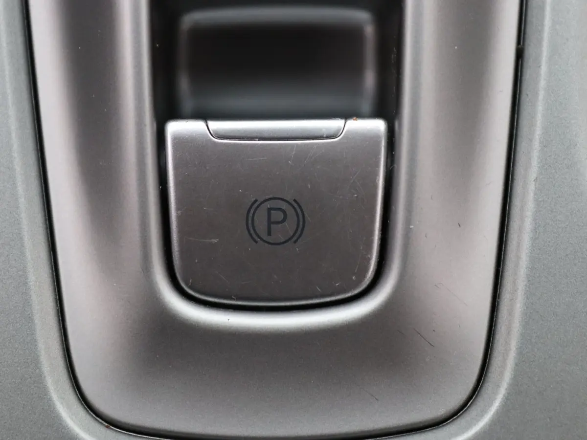 EV Fashion 64 kWh Apple Carplay/Android Auto | Climate