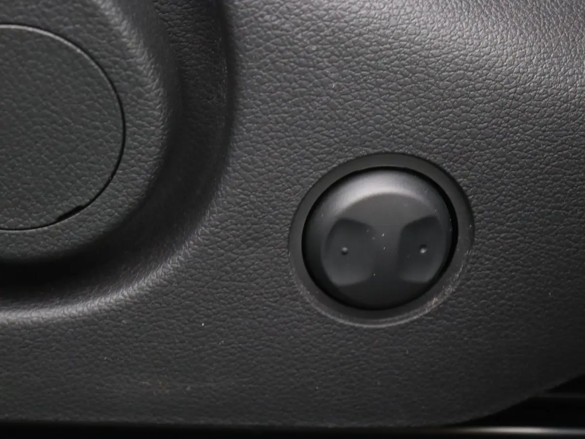 EV Fashion 64 kWh Apple Carplay/Android Auto | Climate