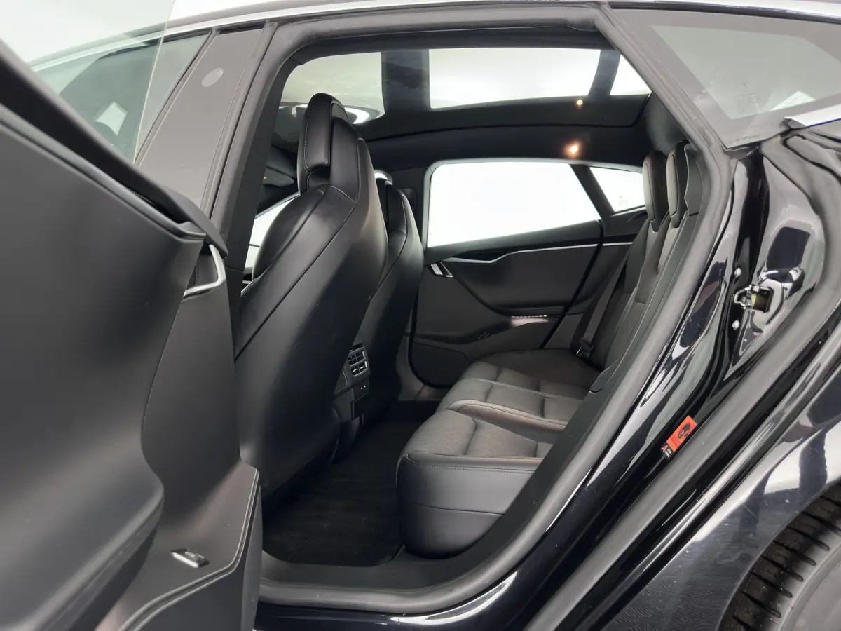 75D Base AWD [ 3-Fase-17kW ] {SoH-89%} Aut. *PANO | LEATHER-FABRIC | AIRSUSPENION | FULL-LED | NAVI-FULLMAP | KEYLESS | HEATED-SPORTSEATS | DIGI-COCKPIT | AUTO-PILOT | CAMERA | 19"ALU*