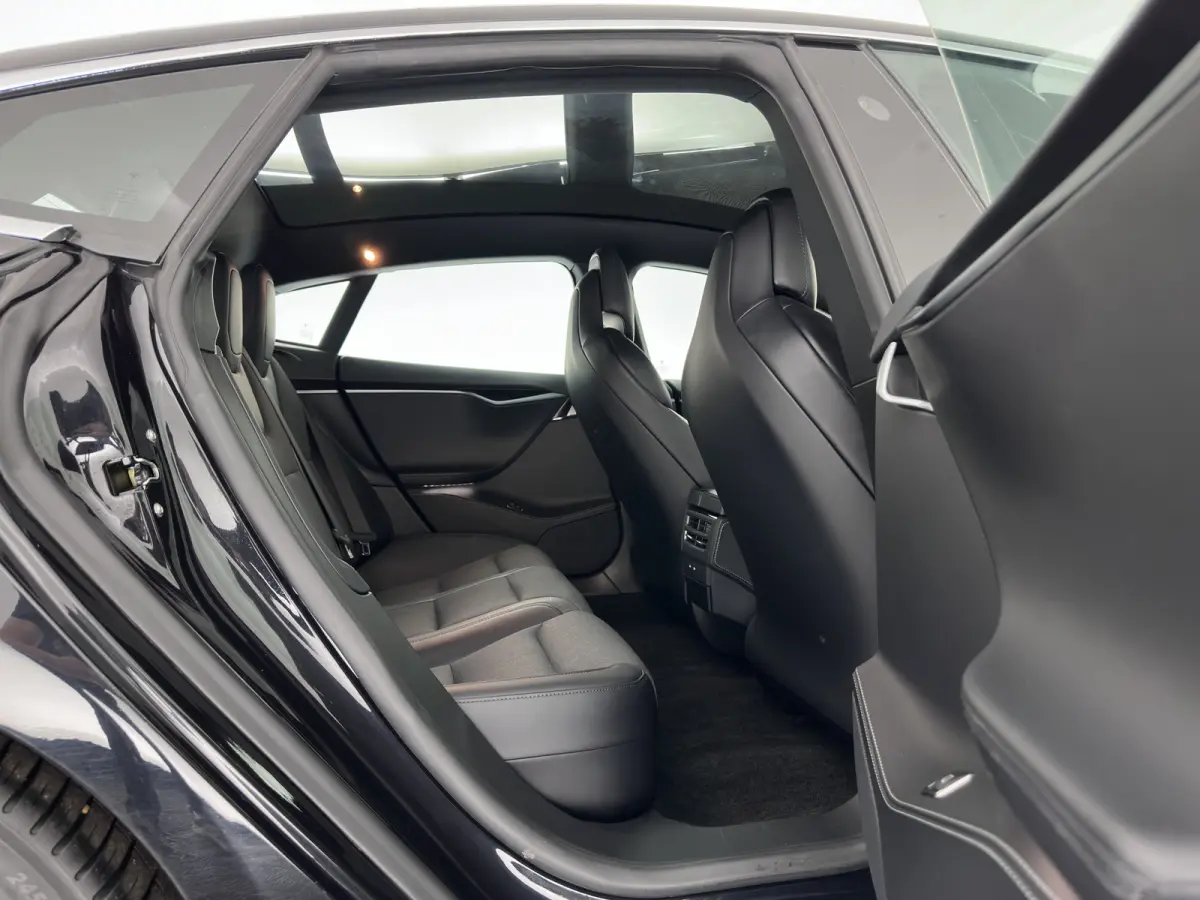 75D Base AWD [ 3-Fase-17kW ] {SoH-89%} Aut. *PANO | LEATHER-FABRIC | AIRSUSPENION | FULL-LED | NAVI-FULLMAP | KEYLESS | HEATED-SPORTSEATS | DIGI-COCKPIT | AUTO-PILOT | CAMERA | 19"ALU*