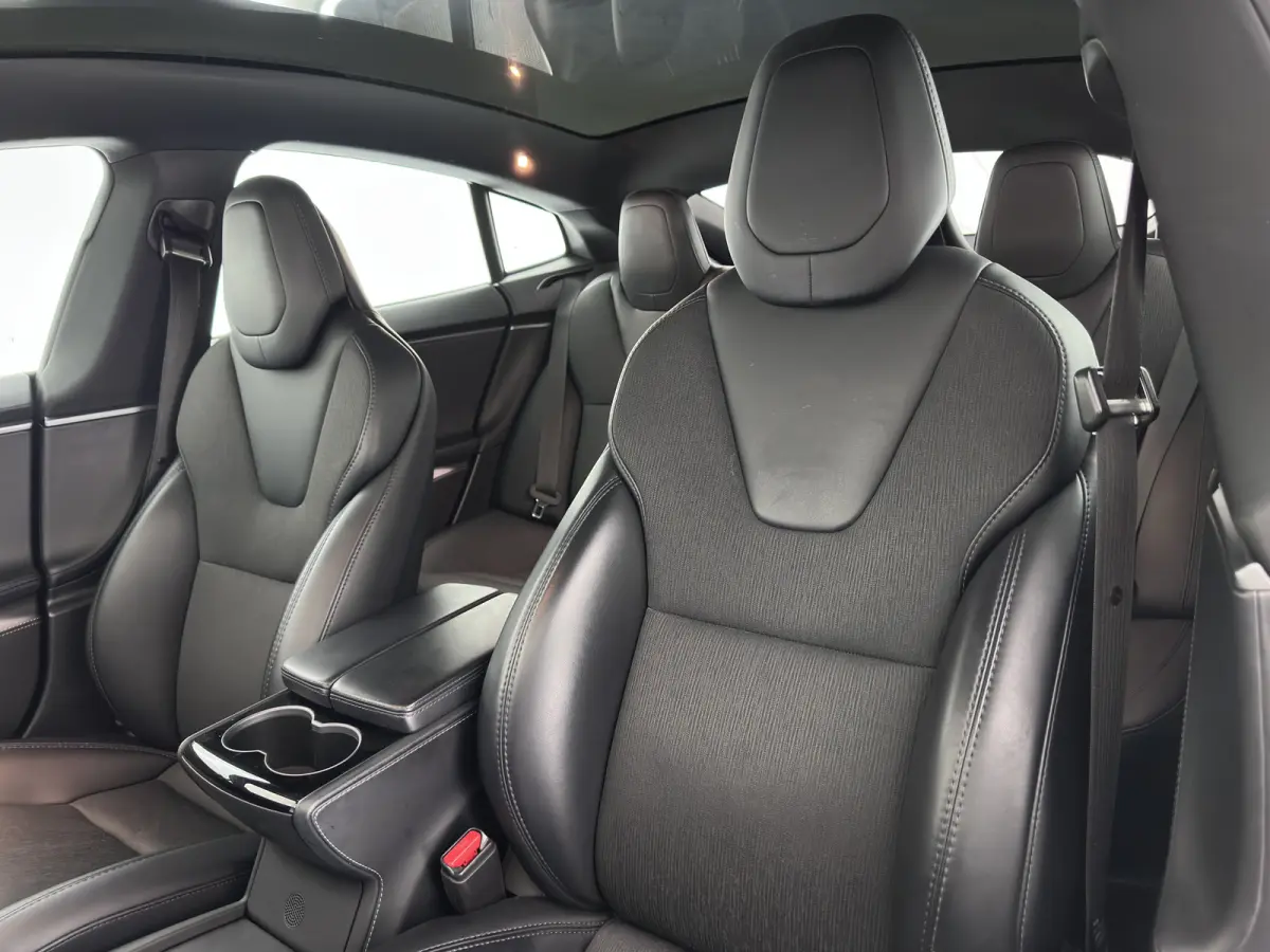 75D Base AWD [ 3-Fase-17kW ] {SoH-89%} Aut. *PANO | LEATHER-FABRIC | AIRSUSPENION | FULL-LED | NAVI-FULLMAP | KEYLESS | HEATED-SPORTSEATS | DIGI-COCKPIT | AUTO-PILOT | CAMERA | 19"ALU*