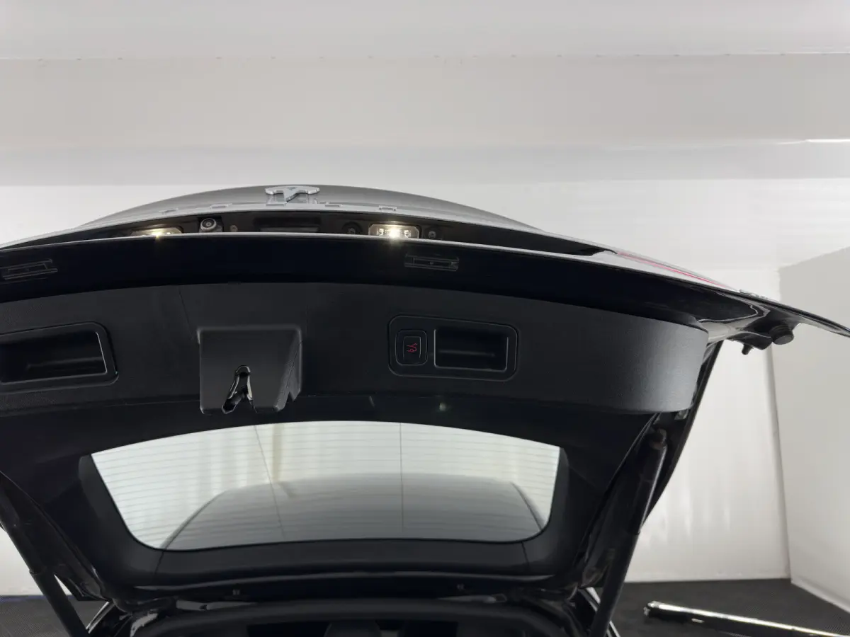 75D Base AWD [ 3-Fase-17kW ] {SoH-89%} Aut. *PANO | LEATHER-FABRIC | AIRSUSPENION | FULL-LED | NAVI-FULLMAP | KEYLESS | HEATED-SPORTSEATS | DIGI-COCKPIT | AUTO-PILOT | CAMERA | 19"ALU*